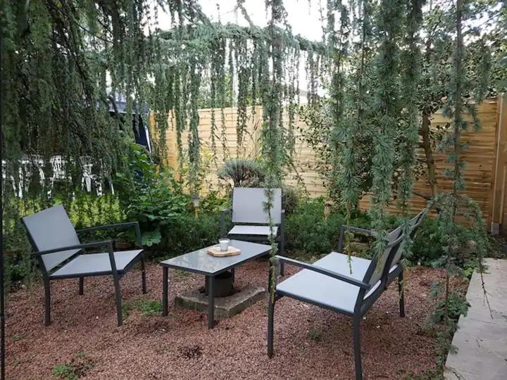 Maison Centre-Ville Calme Avec Jardin Lons-le-Saunier Luaran gambar