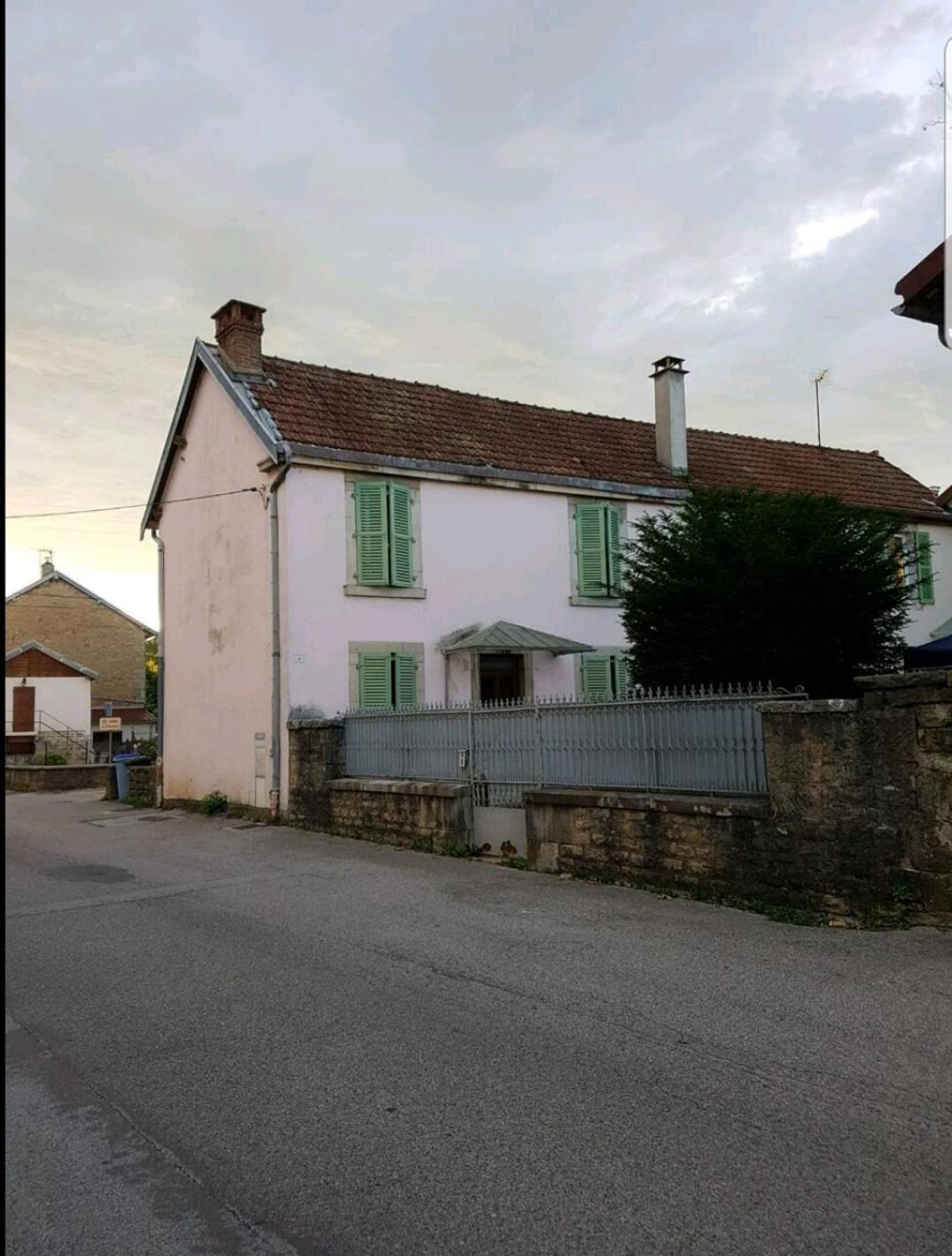Maison Centre-Ville Calme Avec Jardin Lons-le-Saunier Luaran gambar